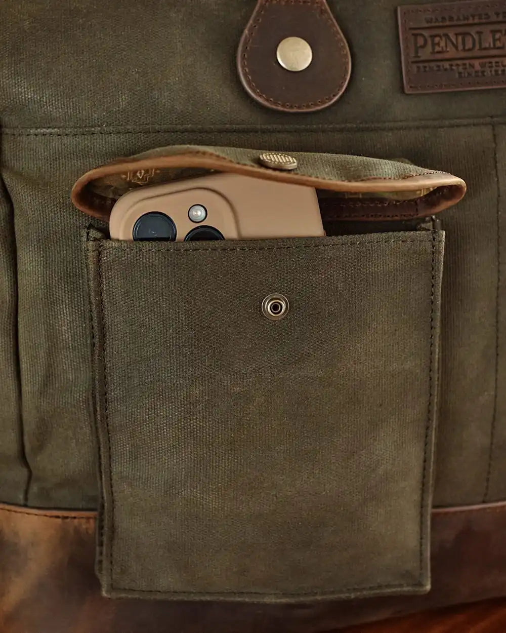 ODYSSEY WAXED CANVAS MESSENGER BAG