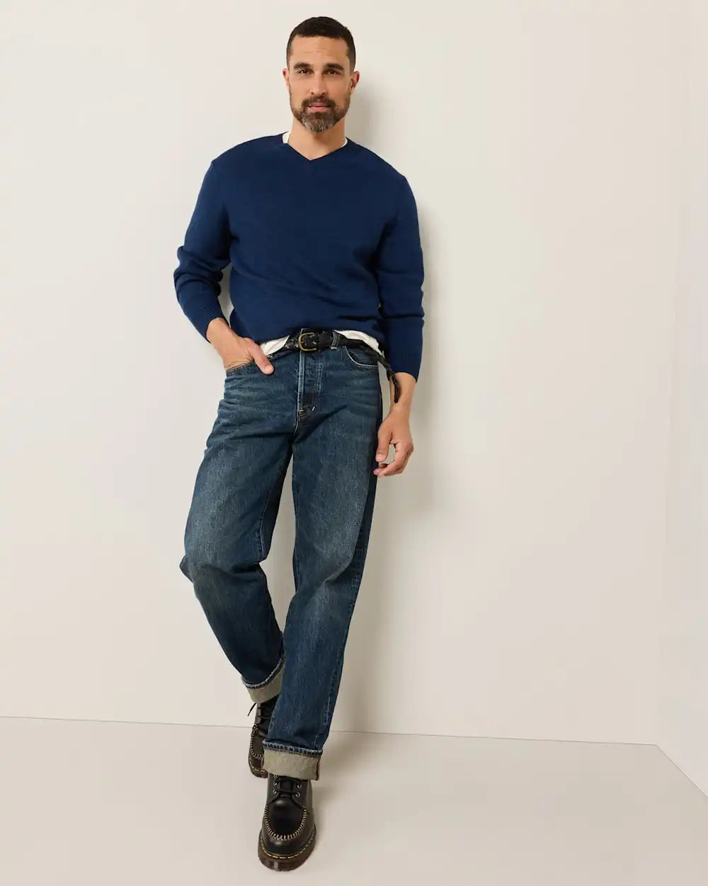 MEN'S MERINO V-NECK SWEATER