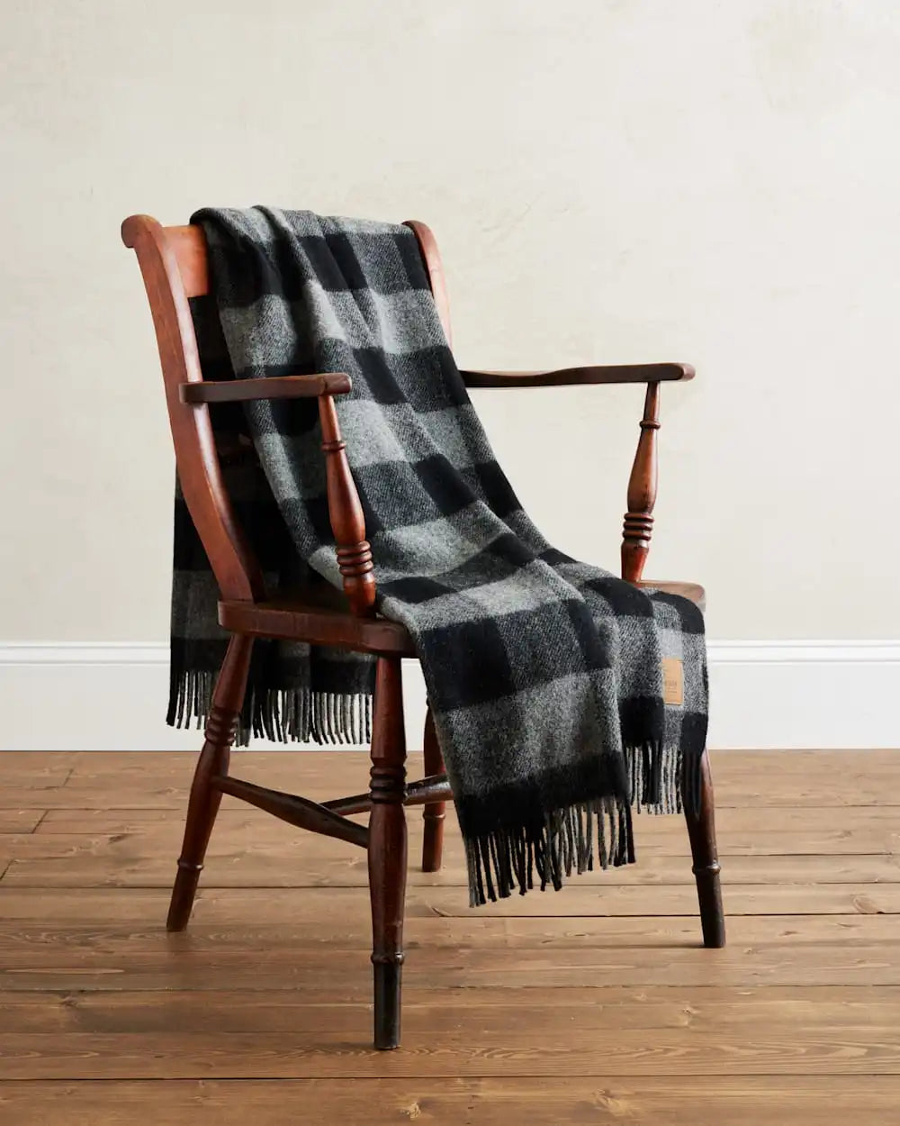 MOTOR ROBE THROW WITH LEATHER CARRIER