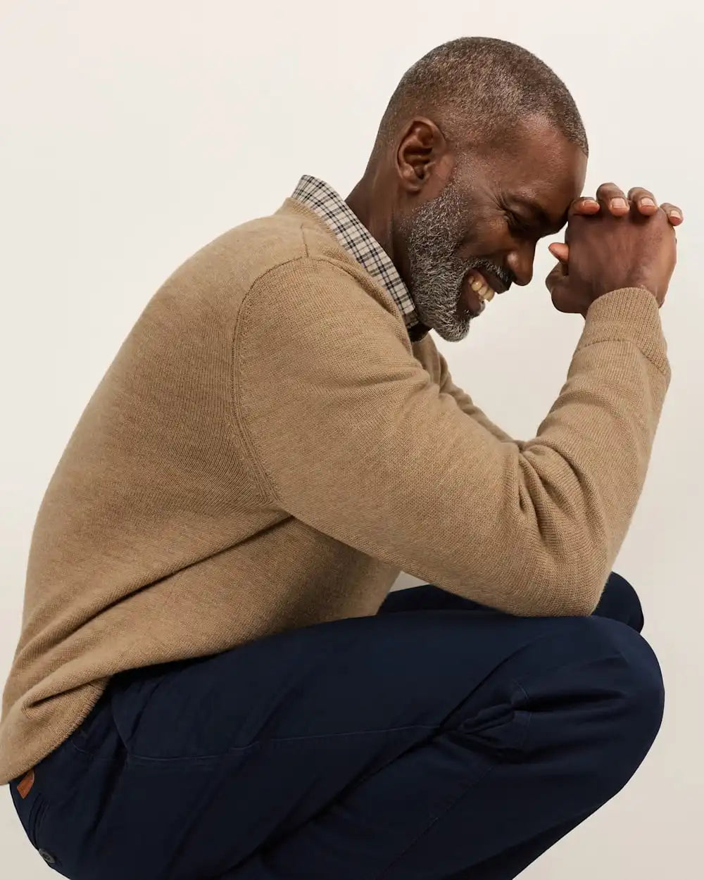 MEN'S MERINO V-NECK SWEATER