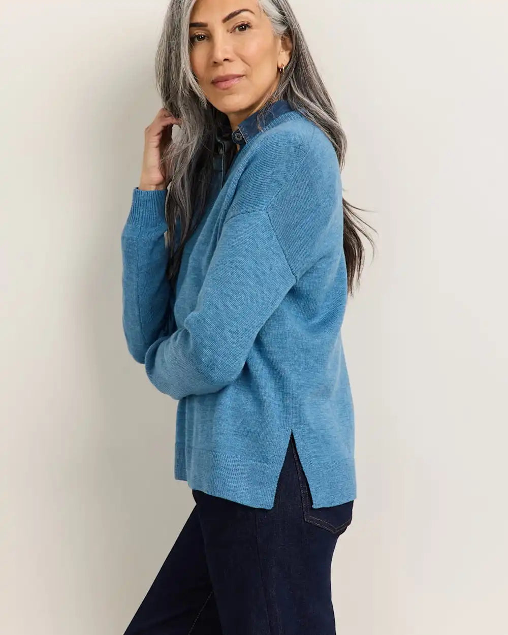 WOMEN'S MERINO V-NECK SWEATER