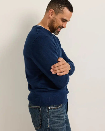 MEN'S MERINO V-NECK SWEATER