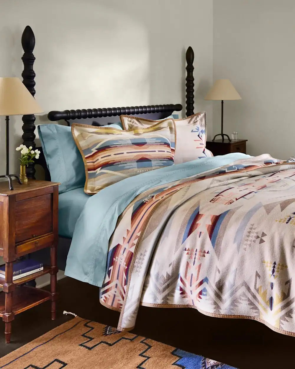 WHITE SANDS JACQUARD BEDDING SET