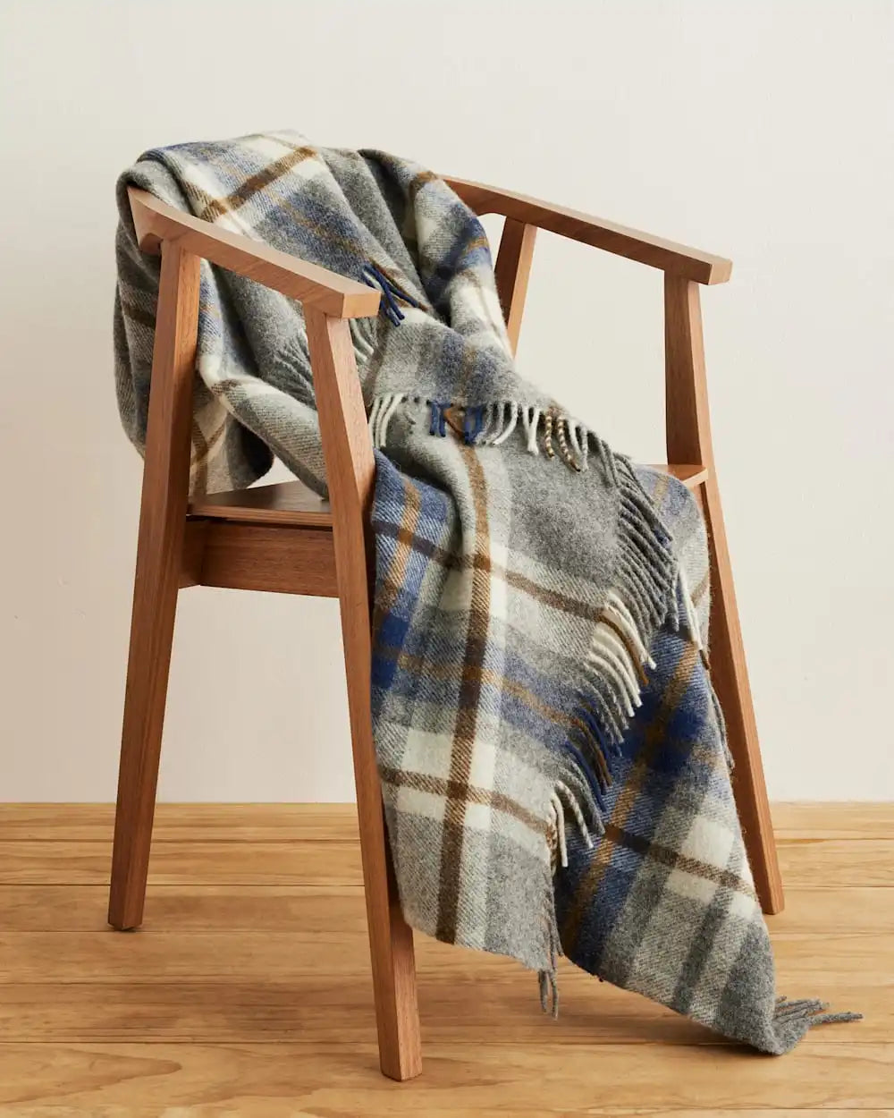 MOTOR ROBE THROW WITH LEATHER CARRIER