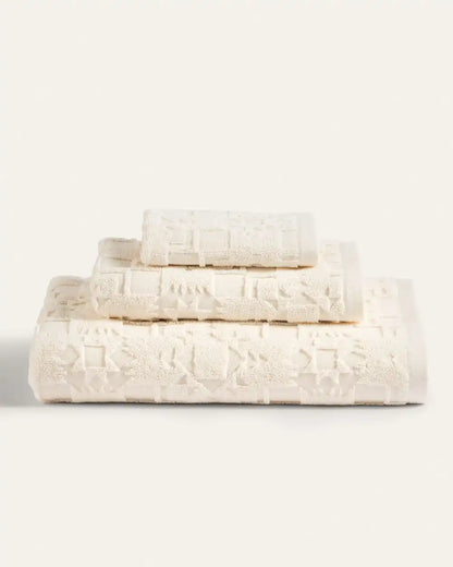 SCULPTED TOWEL COLLECTION