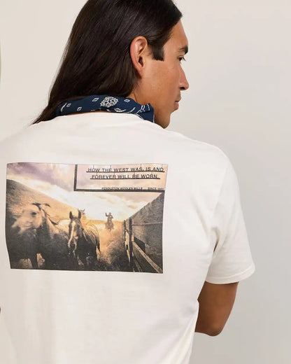 MEN'S WILD HORSES GRAPHIC TEE