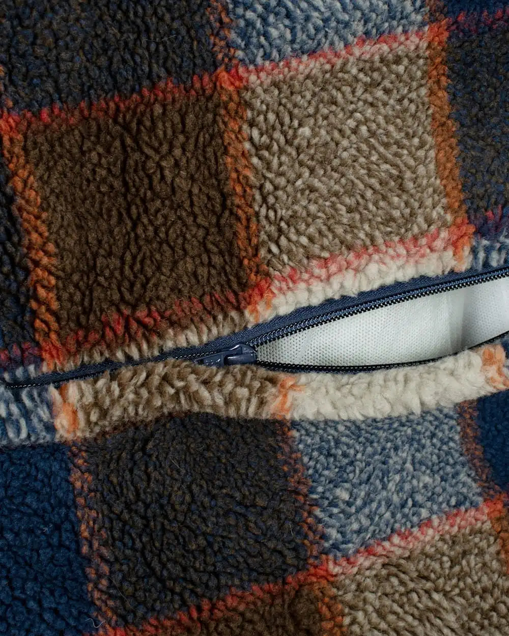 MOUNTAIN PLAID PET BED - KUDDLER