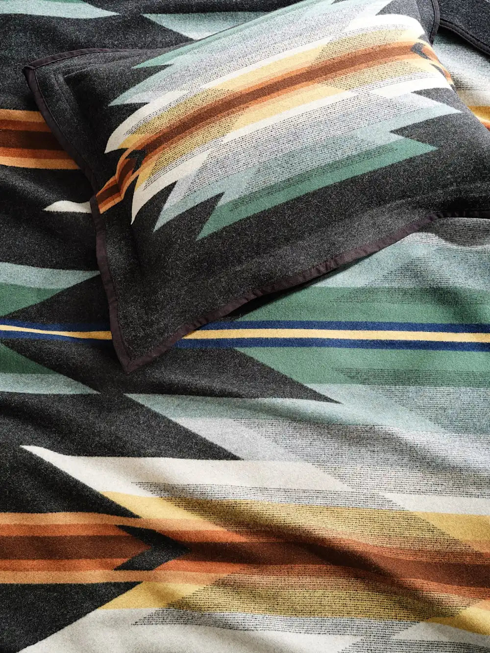 WYETH TRAIL JACQUARD BEDDING SET