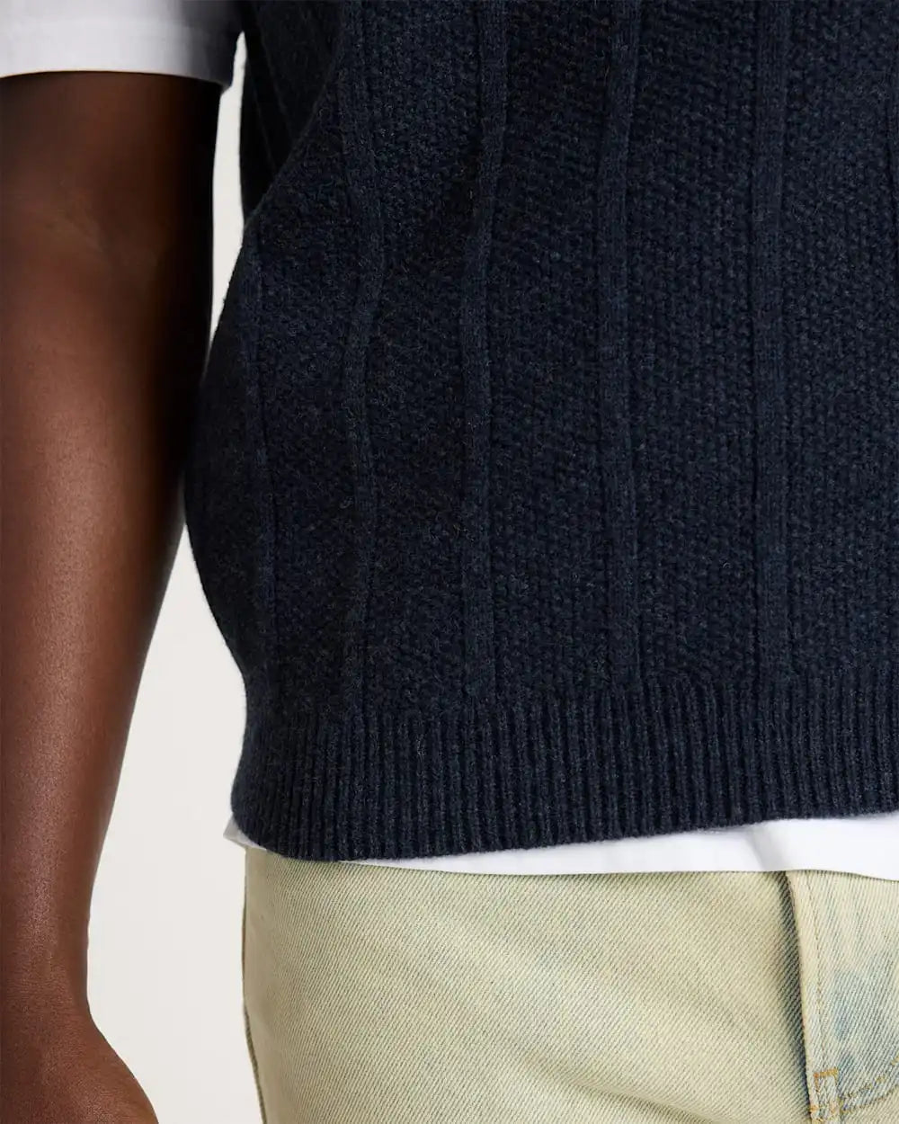 MEN'S MIXED STITCH MERINO SWEATER VEST