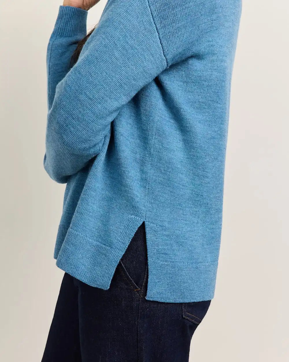 WOMEN'S MERINO V-NECK SWEATER