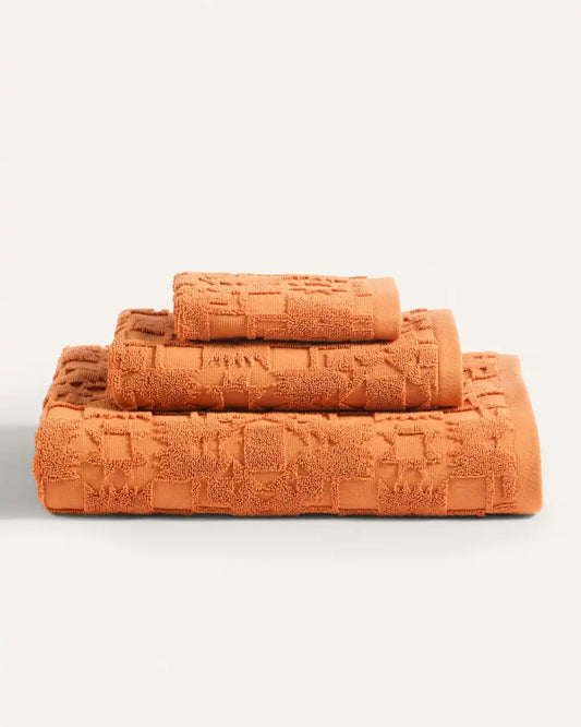 SCULPTED TOWEL COLLECTION