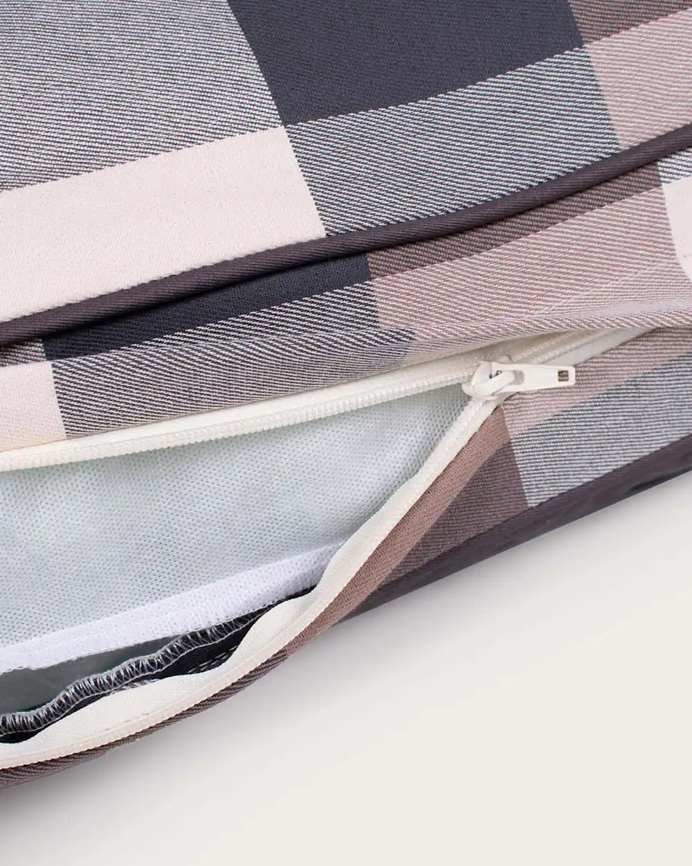 BLOCK PLAID PET BED - NAPPER