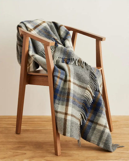 MOTOR ROBE THROW WITH LEATHER CARRIER