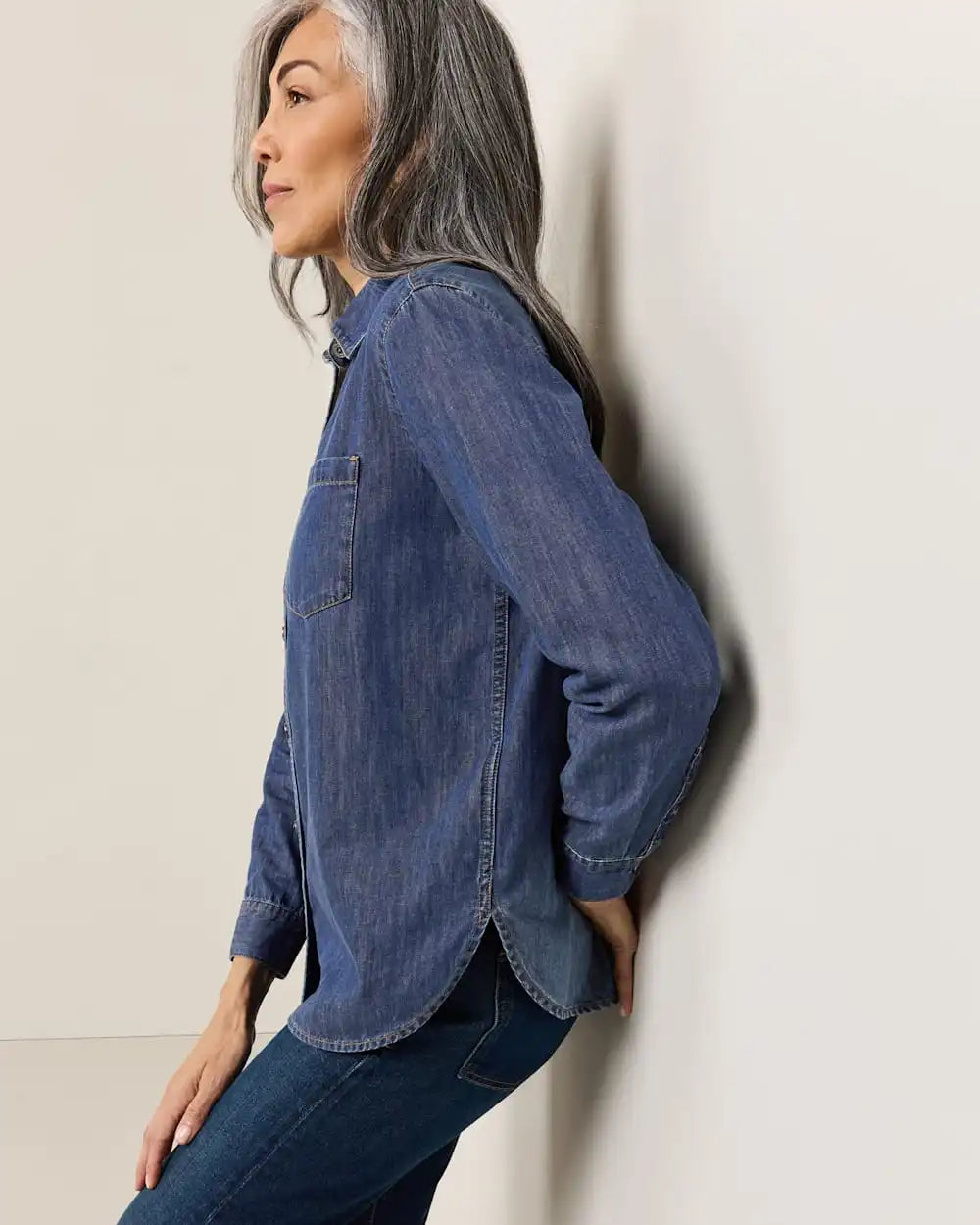 WOMEN'S CHAMBRAY PERFECT ONE POCKET SHIRT