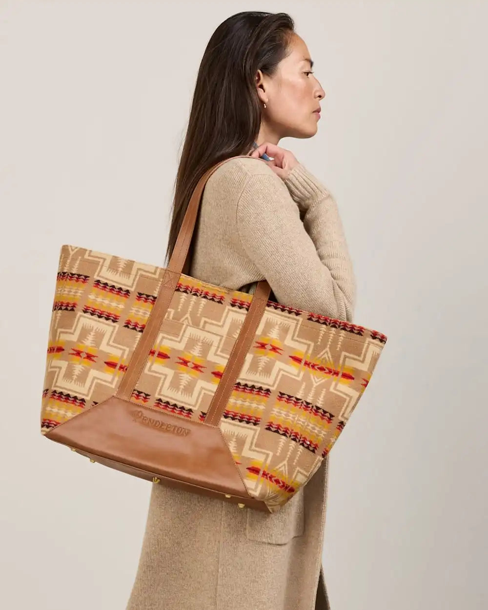 LOOK WEST WIDE TOTE