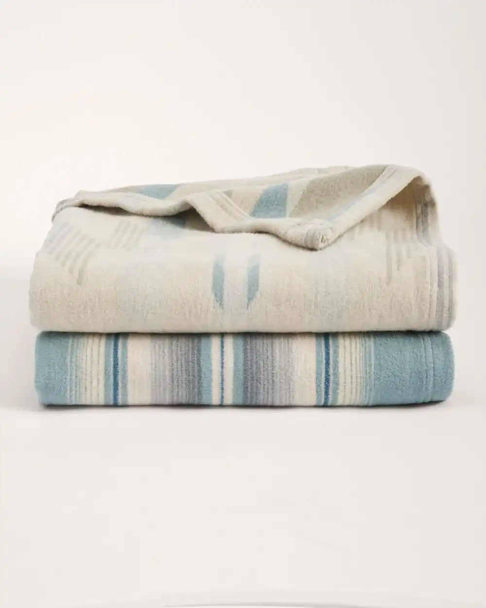WYETH FALLS/STRIPE ORGANIC COTTON THROW GIFT PACK