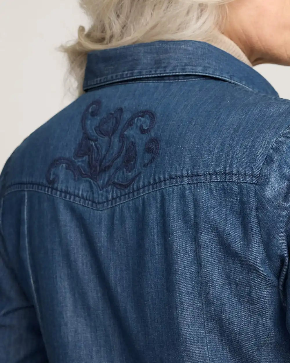 WOMEN'S EMBROIDERED CHAMBRAY GAMBLER SHIRT DRESS