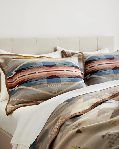 WHITE SANDS JACQUARD BEDDING SET