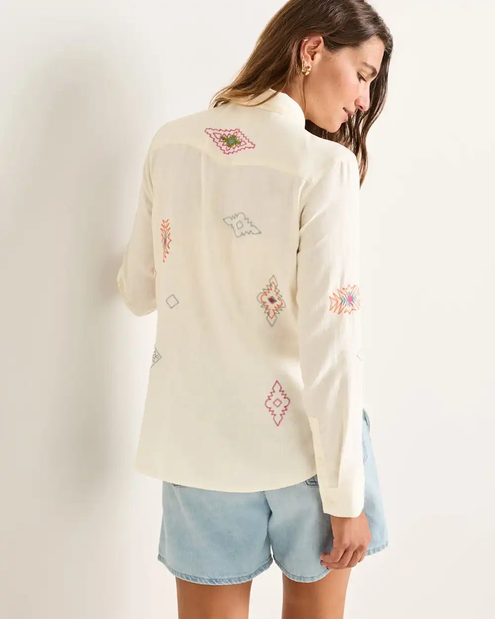 WOMEN'S EMBROIDERED PERFECT ONE POCKET SHIRT
