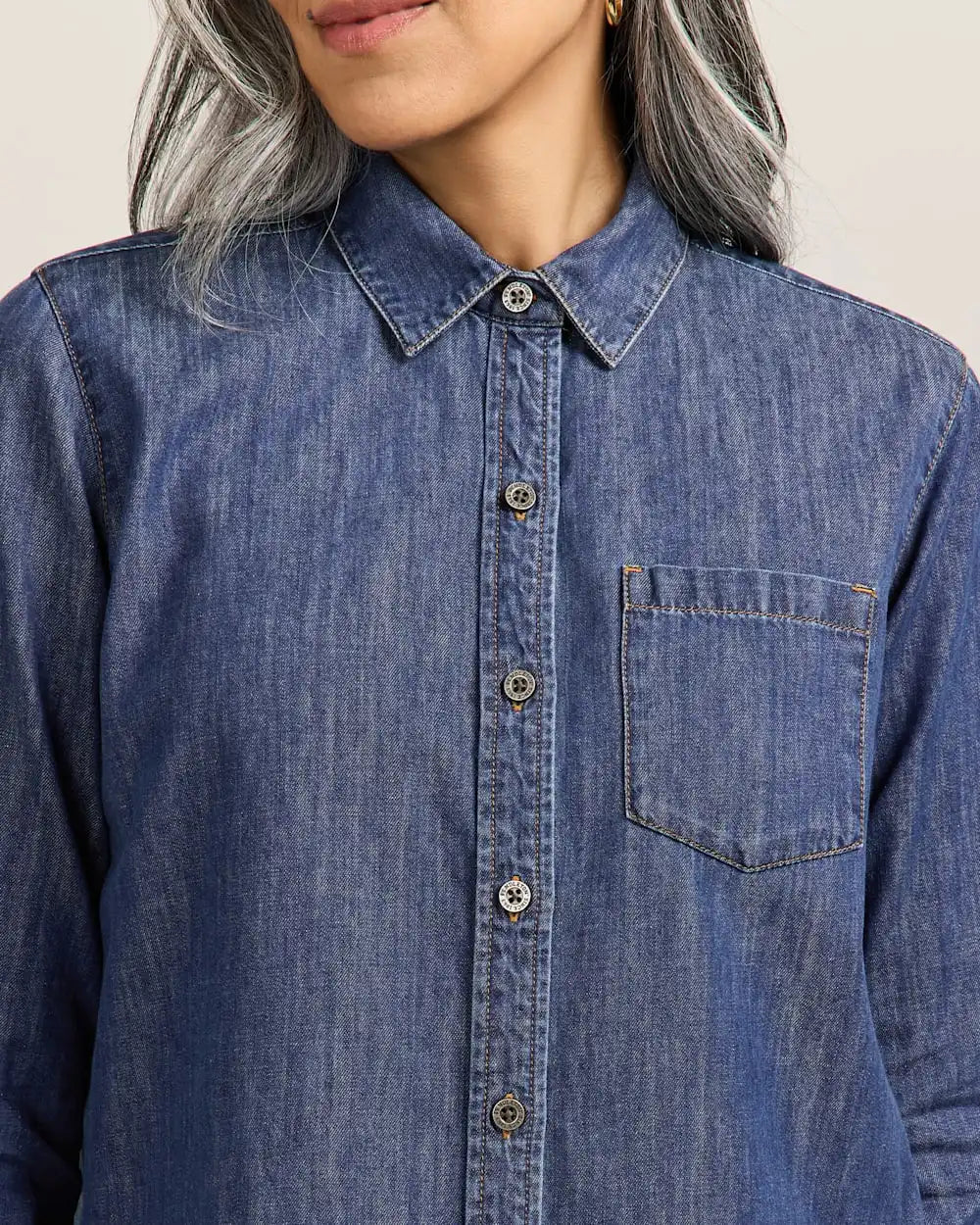 WOMEN'S CHAMBRAY PERFECT ONE POCKET SHIRT