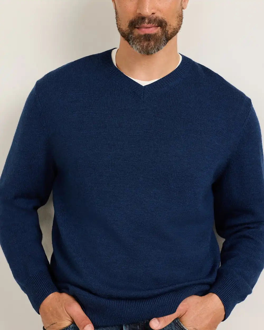 MEN'S MERINO V-NECK SWEATER